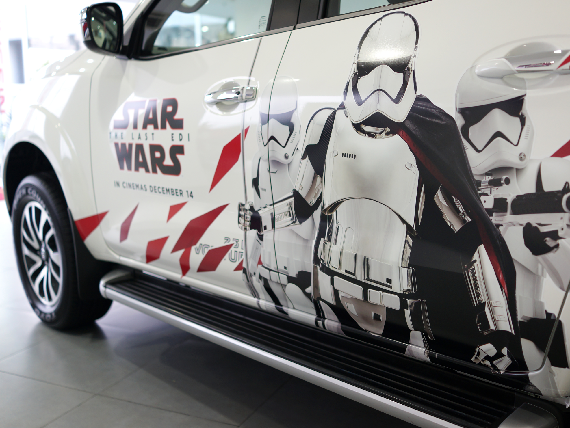 Adhesive Vinyl for Vehicles in Dubai