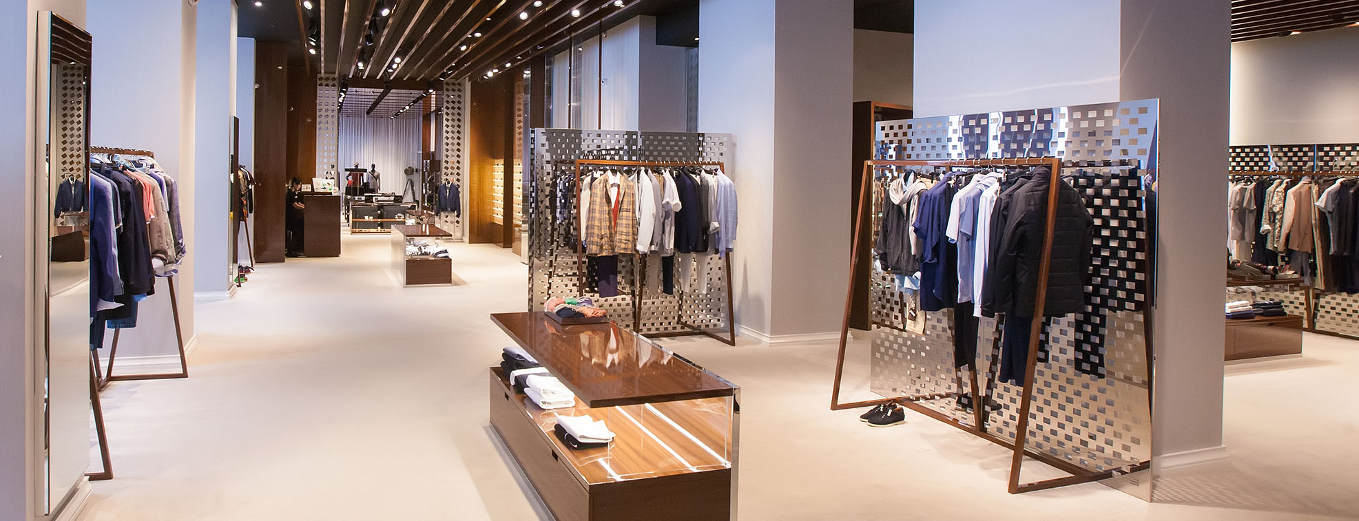 Visually pleasing and simple clothes store layout