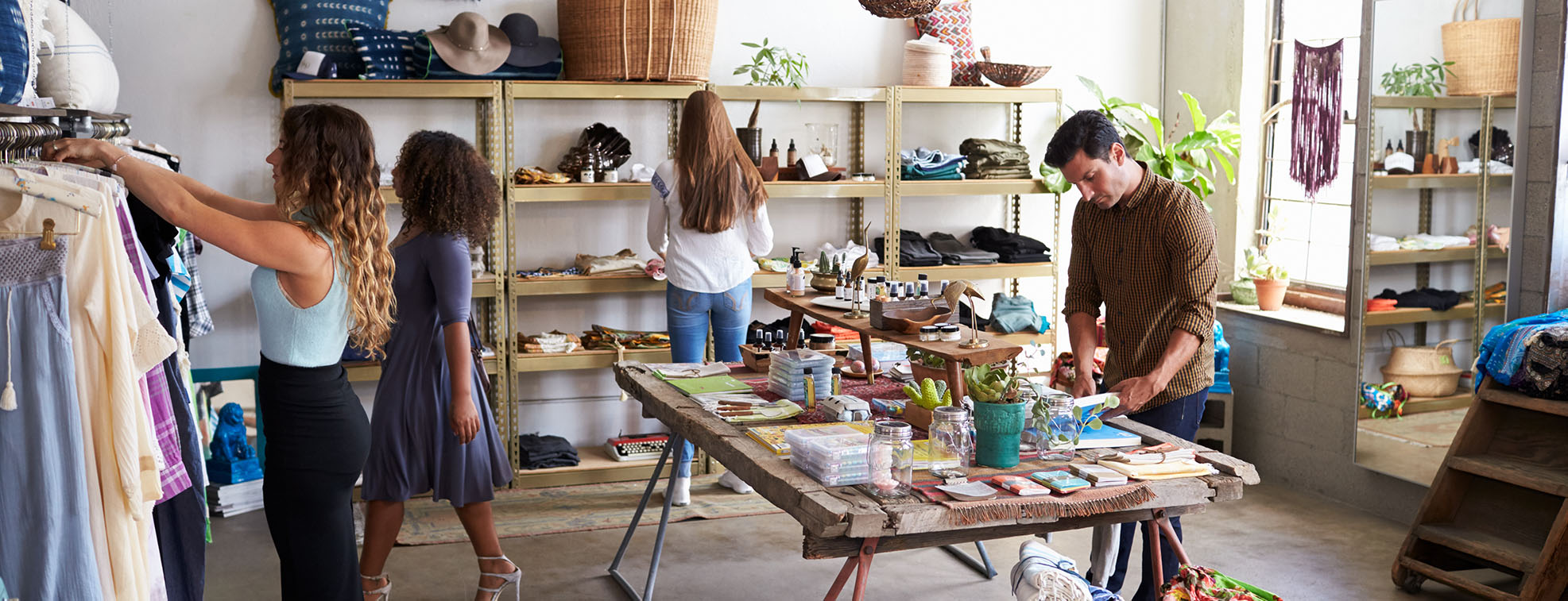 A table in the middle acting as a speed bump as a store design idea