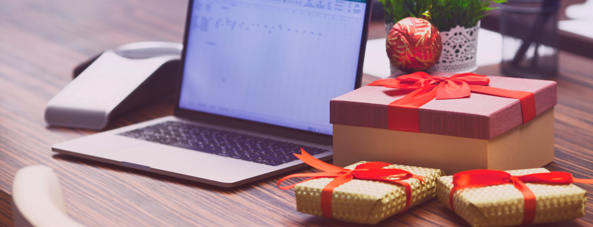 Person looking through the New Year gift ideas on a laptop